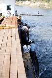 Während der Fahrt anlegende Boote auf dem Ubangi