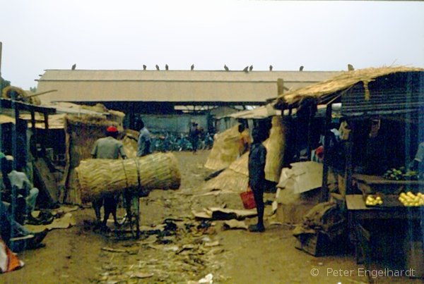 Foto vom Fleischmarkt in Ouagadougou.