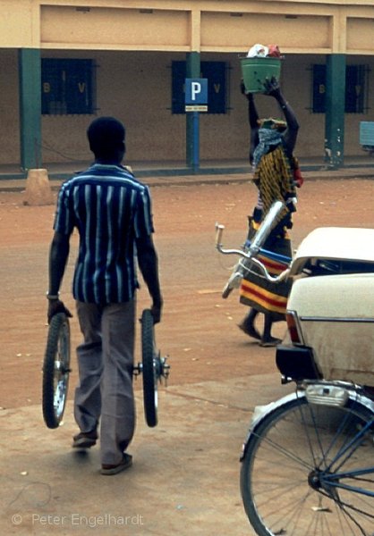 Afrikanische Transportform in Ouagadougou.