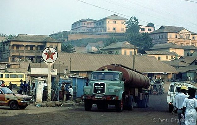 Belagerte Tankstelle in Kumasi