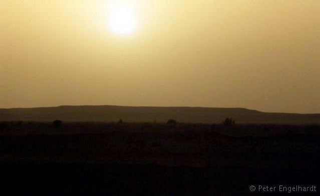 Abendstimmung nördlich von Niamey. Der Staub in der Atmosphäre sorgte für diese stimmungsvollen Farben
