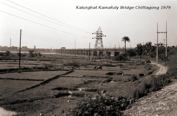 Die Kalurghat Kamafuly Brücke ist eine Komibrücke für Eisenbahn und Straßenverkehr.