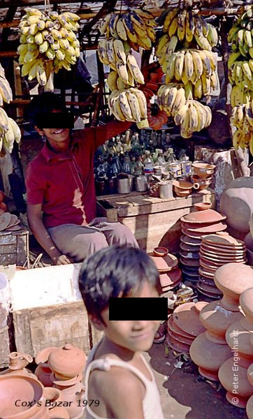 Foto eines Marktstandes mit seinem Angebot in Cox‘s Bazar, Bangladesch