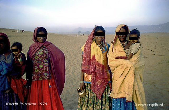 Rajasthanische Bauernfrauen rüsten sich zum Aufbruch