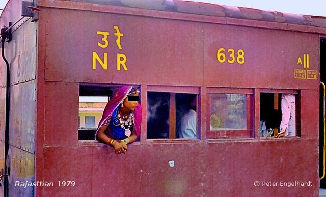 Auf einem kleinen Bahnhof in Rajasthan