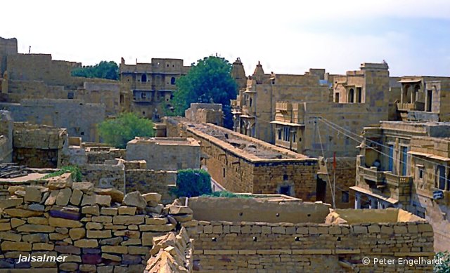 Blick auf die Häuser und Paläste von Jaisalmer.