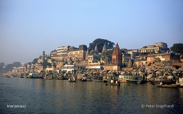 Varanasi vom Ganges aus