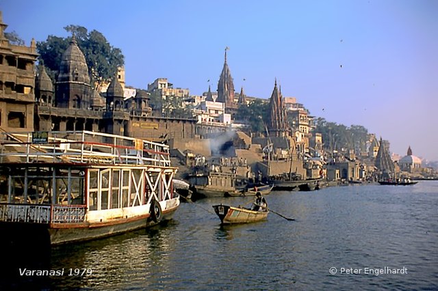 Verbrennungsplatz am Ufer des Ganges