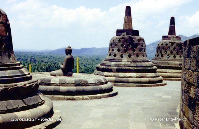 Buddhastatue auf dem Borobodur