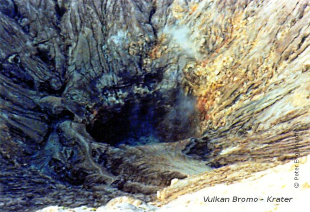 Blick in den Krater des Bromo