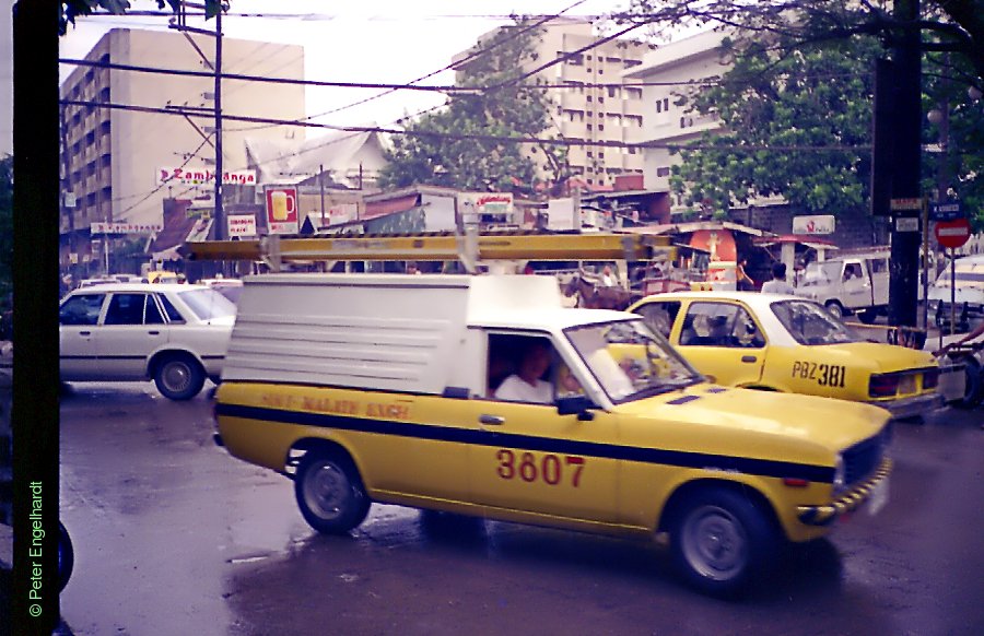 Taxis im dichten Verkehr von Manila