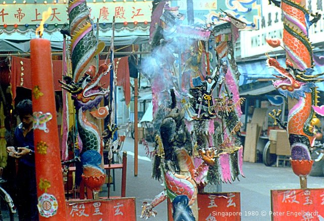 Chinesisches Feuerwerk in der Altstadt am Singapore River