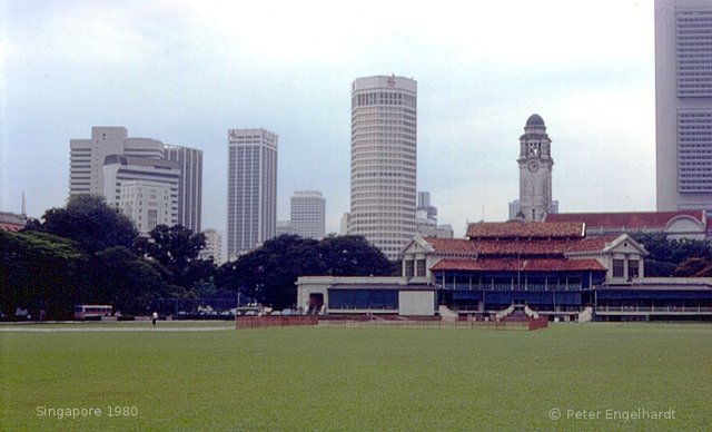 Skyline von Singapur mit Parlamentsgebäude in Jahr 1980