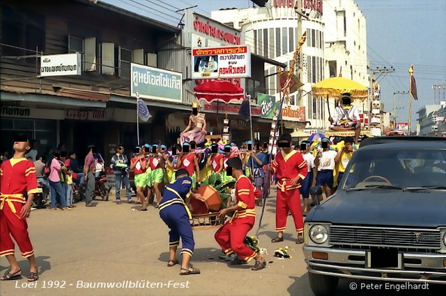 Baumwollblütenfest-Umzug in Loei