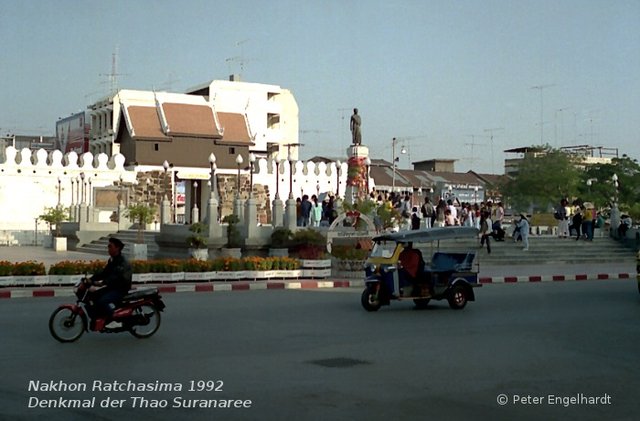 Nakhon Ratchasima Denkmal der Thao Suranaree vor dem Chumphon Stadttor