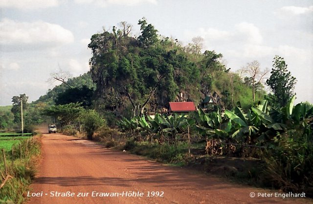 Straße die zur Erawan Höhle