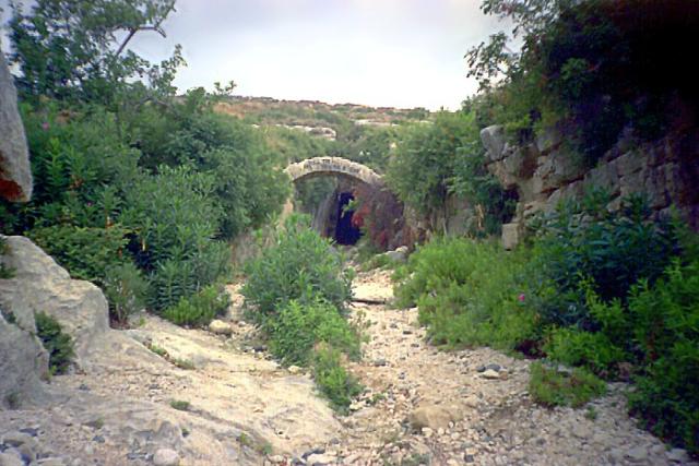 Tunnel der antiken Titus-Wasserleitung in Çevlik bei Antakya