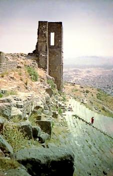 Turm am großen Theater von Pergamon